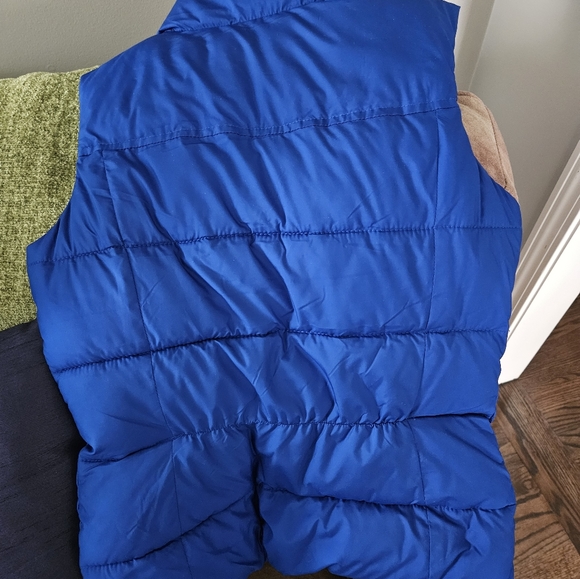A&F Kids - Girls XL Puffer Vest - Picture 2 of 4
